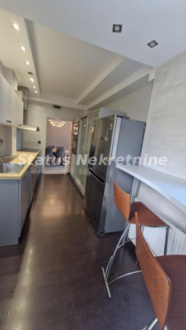 LUX stan-Stari grad 065 385 88 86