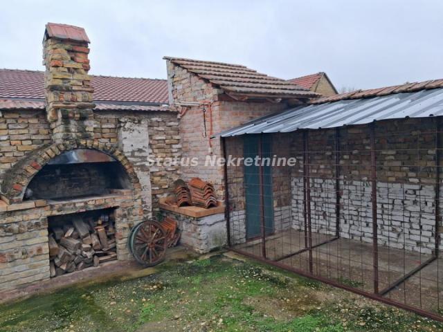 Futog-Samostalna Porodična kuća 180 m2 u širem Centru pored Dunava-065/385 8880
