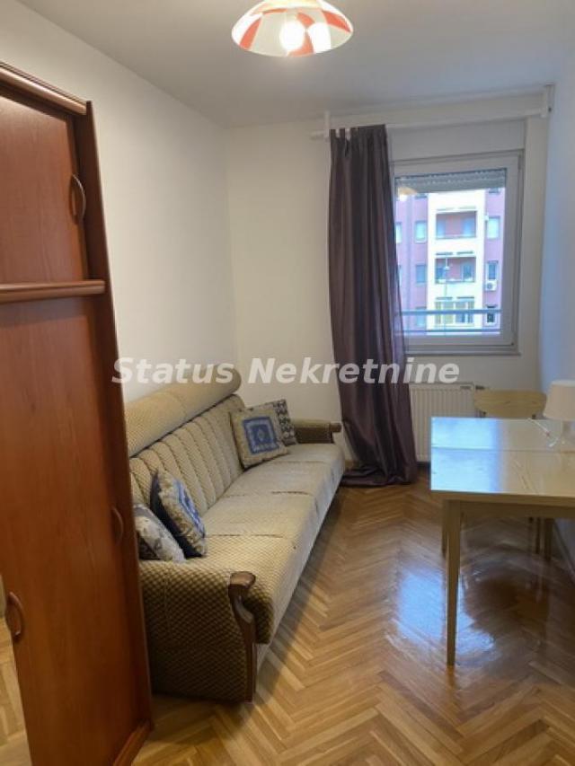 Nova Detelinara-Useljiv Namešten Trosoban stan 75 m2 sa Parkingom-Zakupnina 650e-065/385 8880