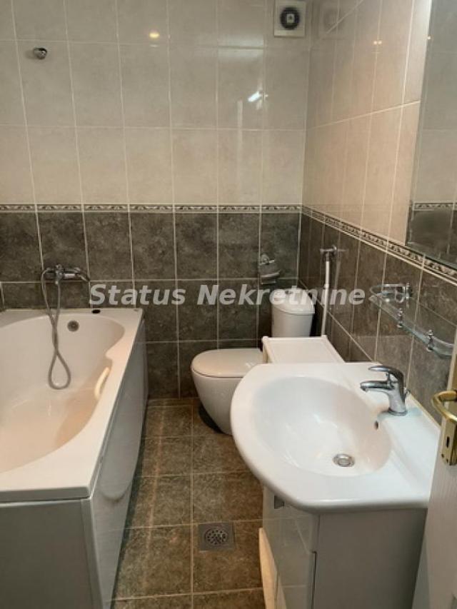 Nova Detelinara-Useljiv Namešten Trosoban stan 75 m2 sa Parkingom-Zakupnina 650e-065/385 8880