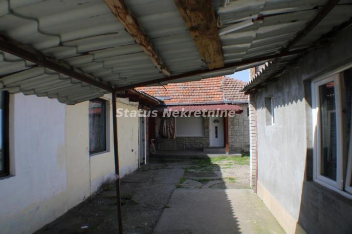 Slana Bara-Kuća sa velikim placem, 796 m2-Odlična ulica