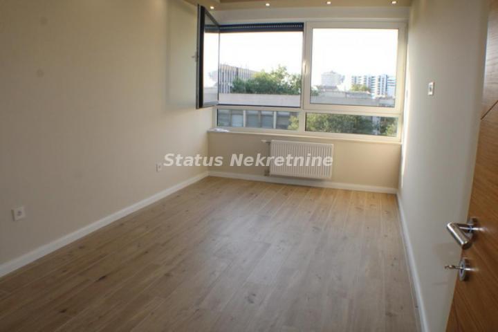 Četvorosoban stan, 101 m², Stari Grad, Novi Sad, 4. sprat