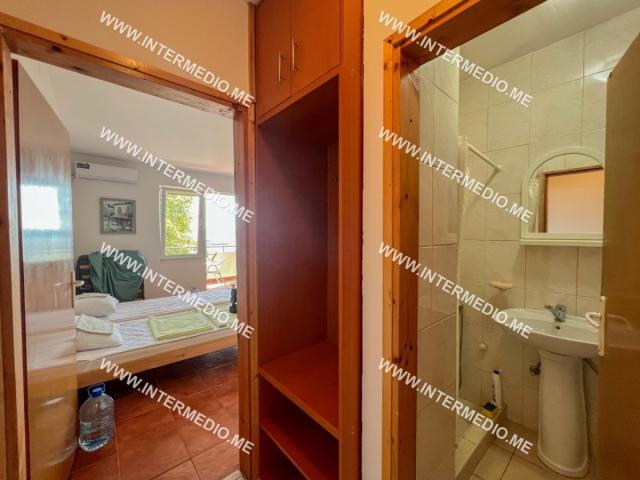 Prodaja, kuća sa 6 apartmana, Kamenari, Herceg Novi
