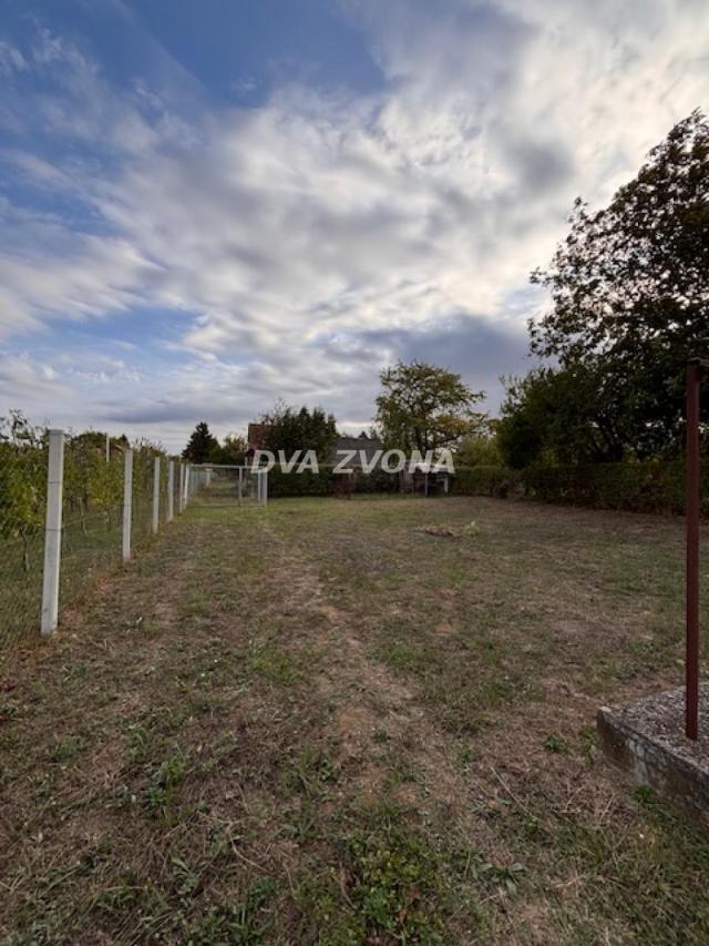 NA PRODAJU – DVE VIKEND KUĆE U ČORTANOVCIMA