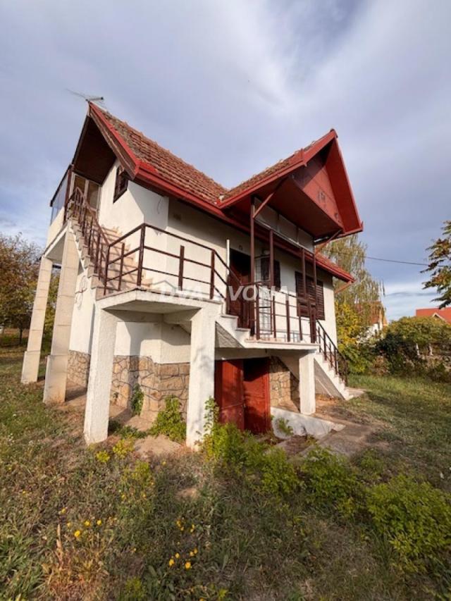 Vikendica u Čortanovcima – mir, priroda i udobnost na dohvat ruke!
