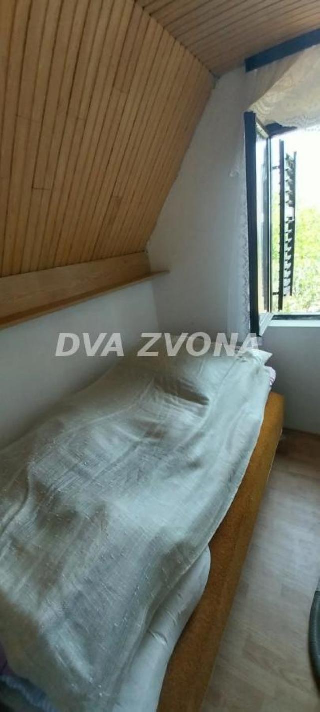 Na prodaju – vikendica sa placem u Čortanovcima (38 m² + garaža, plac 13 ari)