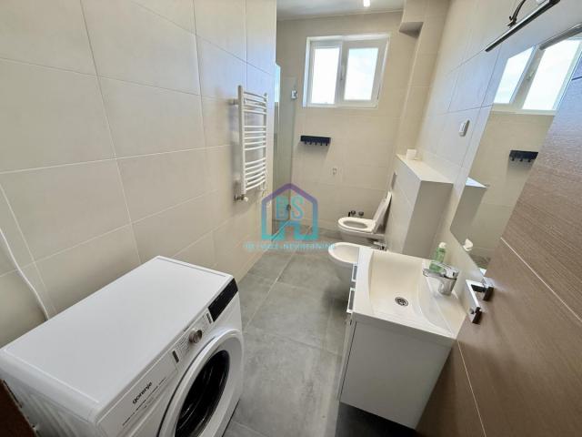 Četvorosoban stan sa gratis terasama površine 30 m²
