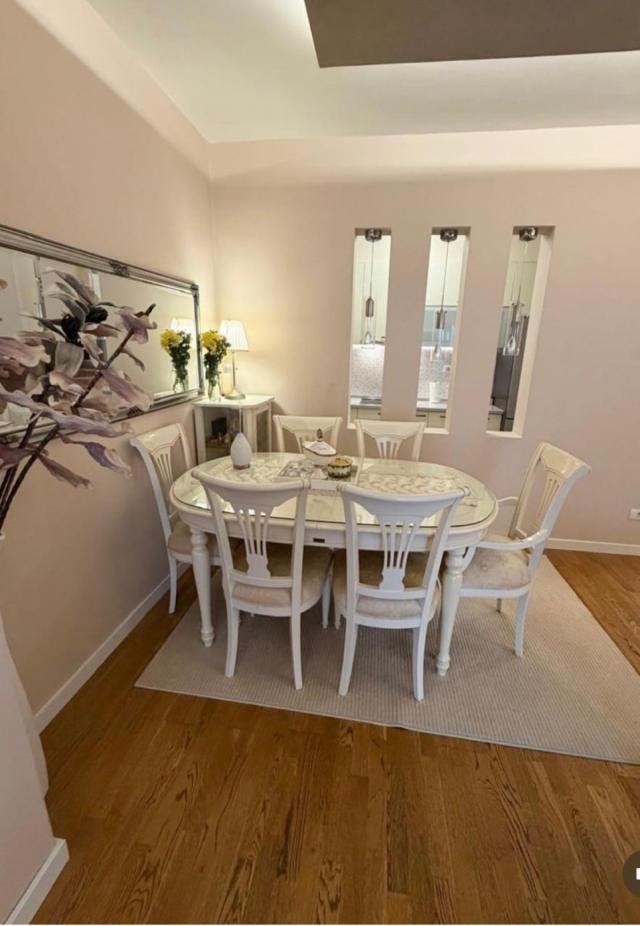 Podgorica, City kvart - three-bedroom luxuriously furnished apartment with garag