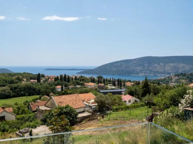 Novogradnja! Vila sa Pogledom na More i Hram, 320 m², Mirna Lokacija