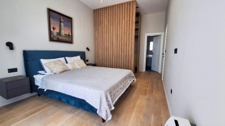 Novogradnja! Vila sa Pogledom na More i Hram, 320 m², Mirna Lokacija