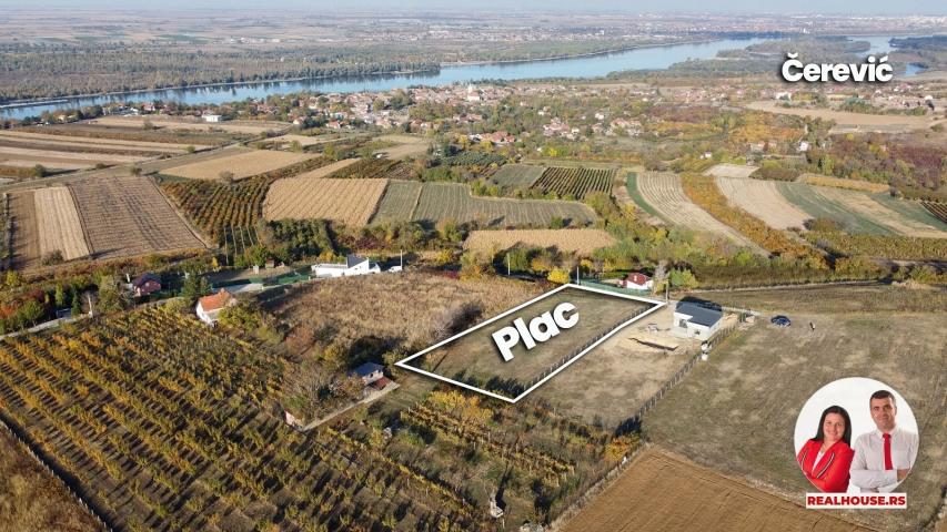 Plac sa pogledom na Dunav i Frusku goru