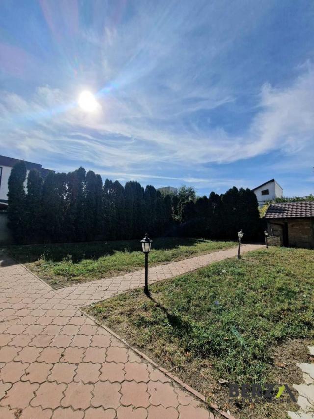 VELIKA PORODIČNA KUĆA - ADICE