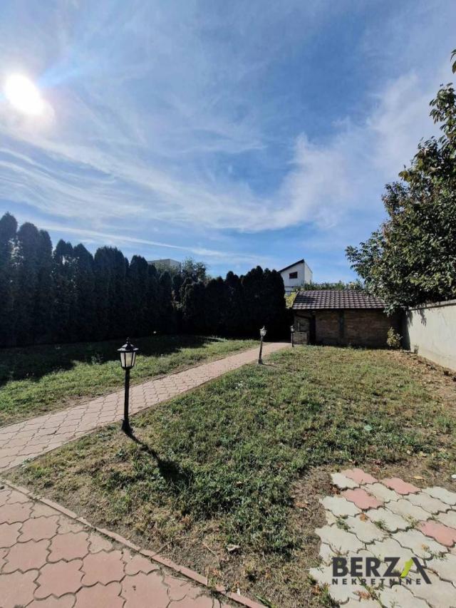 VELIKA PORODIČNA KUĆA - ADICE