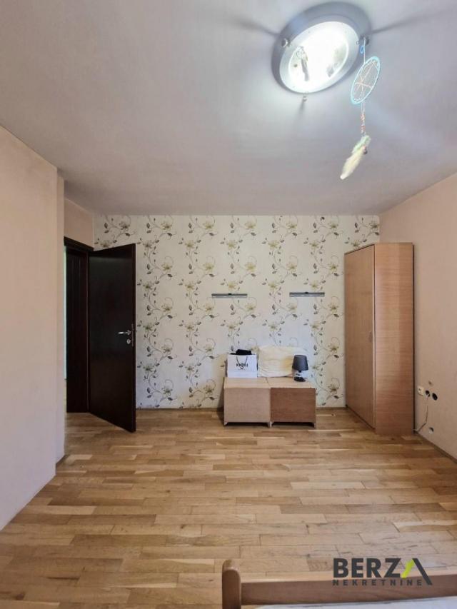 VELIKA PORODIČNA KUĆA - ADICE