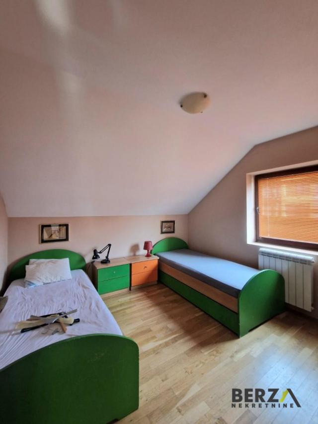 VELIKA PORODIČNA KUĆA - ADICE
