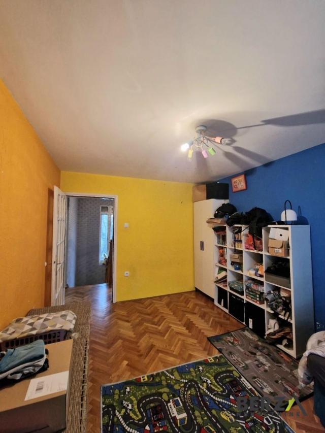 ODLIČNA ČETVOROSOBNA KUĆA SA VELIKIM DVORIŠTEM I GARAŽOM NA ADICAMA