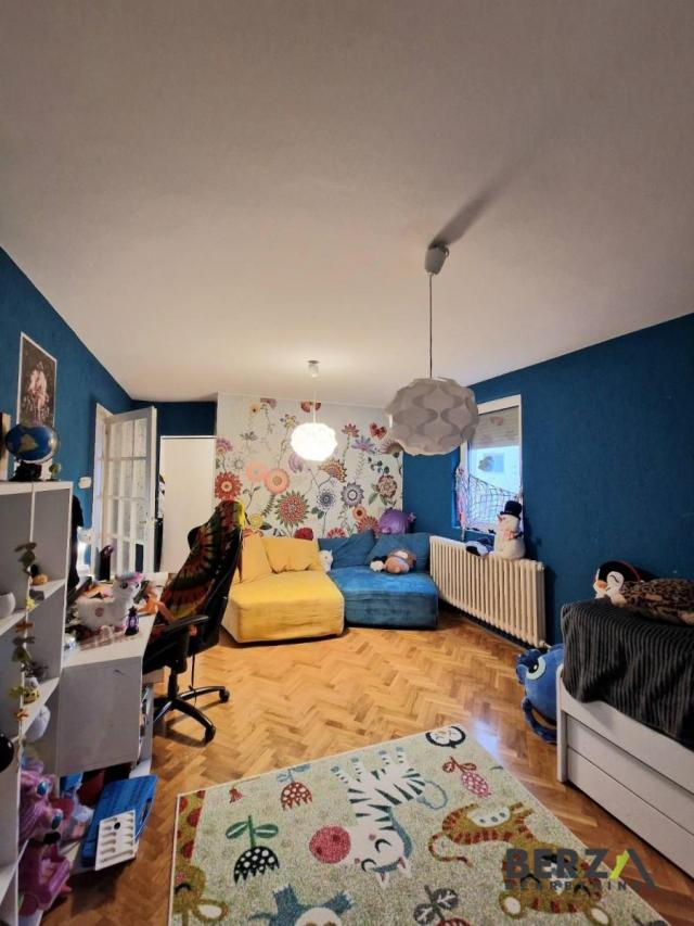 ODLIČNA ČETVOROSOBNA KUĆA SA VELIKIM DVORIŠTEM I GARAŽOM NA ADICAMA