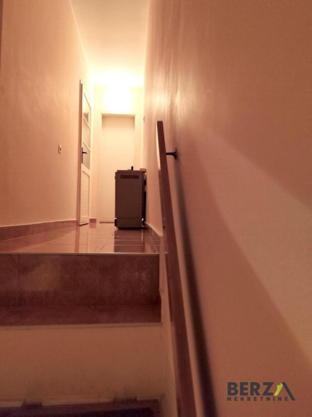 POLUNAMEŠTEN ČETVOROSOBAN STAN NA TELEPU