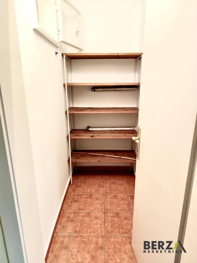 POLUNAMEŠTEN ČETVOROSOBAN STAN NA TELEPU