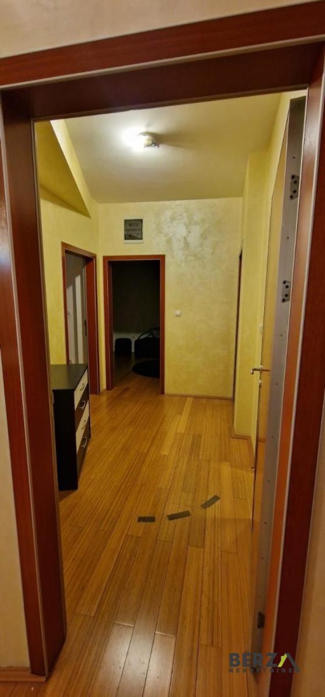 NAMEŠTEN ČETVOROSOBAN STAN SA GARAŽOM, PET FRIENDLY, CENTAR 