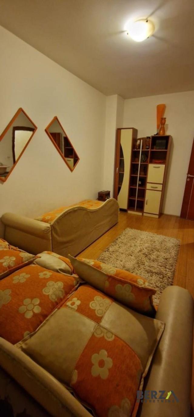 NAMEŠTEN ČETVOROSOBAN STAN SA GARAŽOM, PET FRIENDLY, CENTAR 