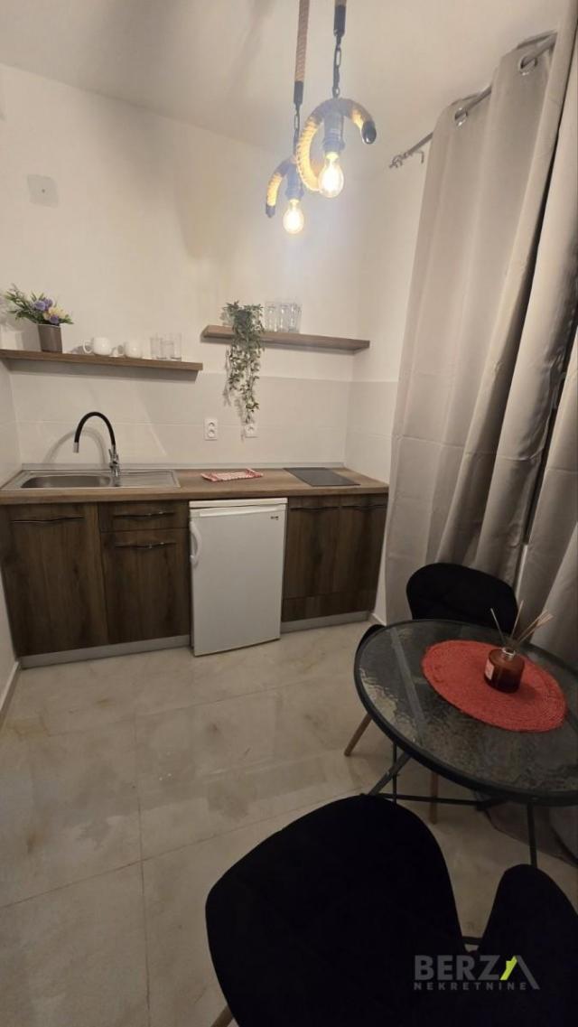  ODLIČAN JEDNOIPOSOBAN PET FRIENDLY STAN U PETROVARADINU