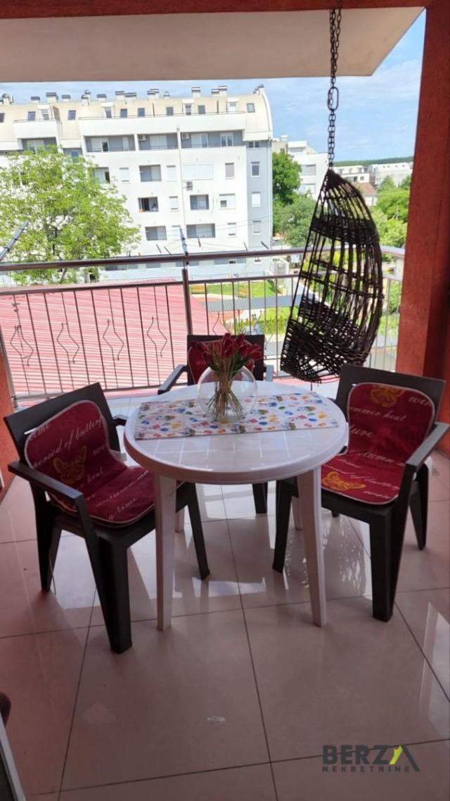  PROSTRAN ŠESTOSOBAN PET-FRIENDLY PENTHOUSE U PETROVARADINU