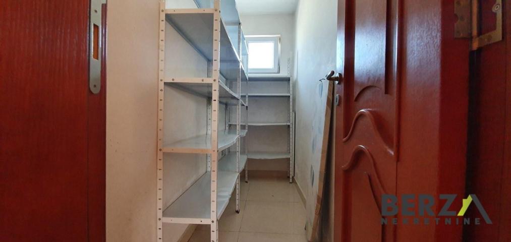 PROSTRAN ŠESTOSOBAN PET-FRIENDLY PENTHOUSE U PETROVARADINU