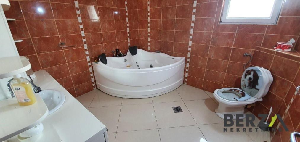  PROSTRAN ŠESTOSOBAN PET-FRIENDLY PENTHOUSE U PETROVARADINU