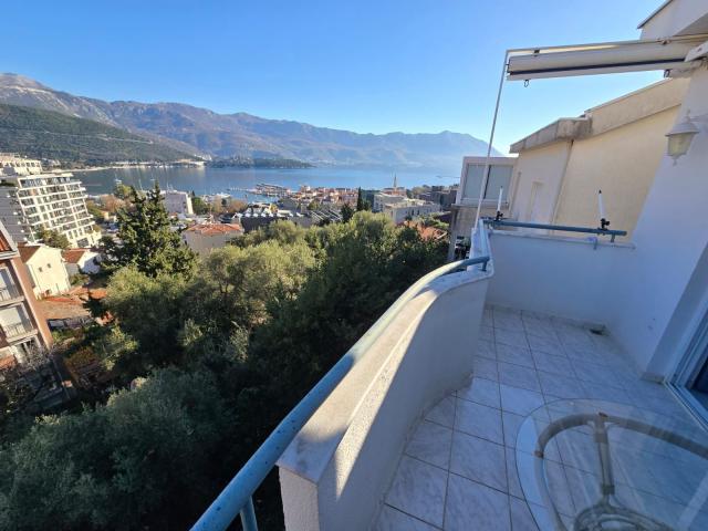 Prodaja dupleks trosobnog stana 81m2 sa panoramskim pogledom na more i grad-Budva, Vidikovac