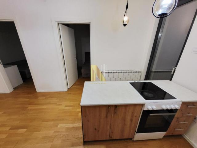 Nov, kompletno namešten, troiposoban stan sa garažnim mestom-Pet friendly