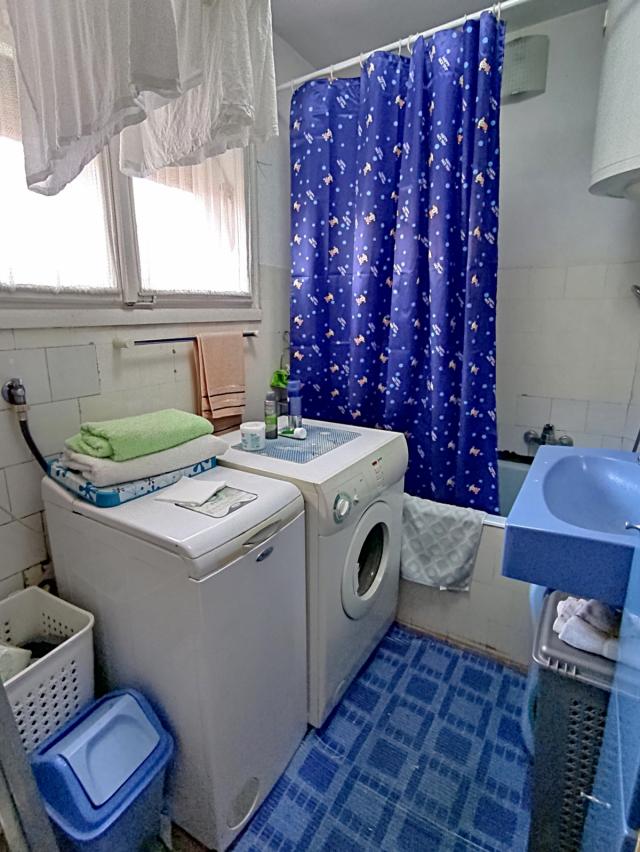 Lion, sam na spratu, trostran, mogućnost 2 spavaće sobe .. 