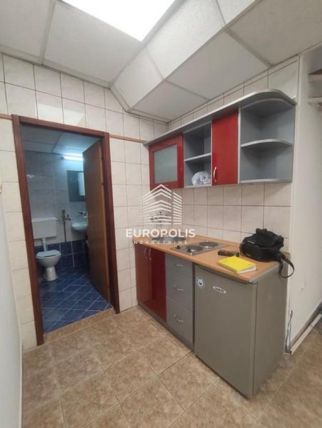 Na prodaju atraktivan dvoetažni lokal sa garažom ID#8995