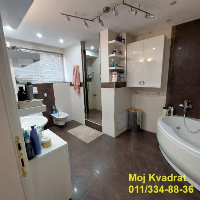 Čukarica, Banovo brdo - Zimonjićeva, 400m2