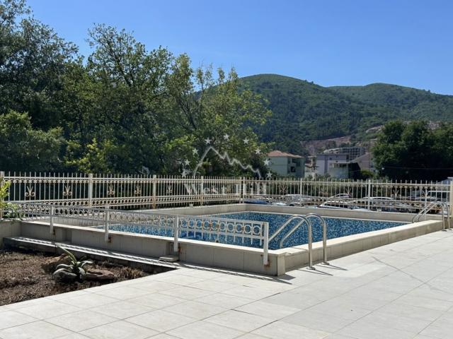 Prodaja stana, dve garsonjere u kompleksu, okrug Lazi, grad Budva - objekat 8075