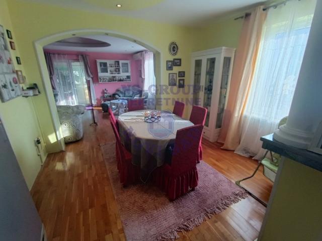 Predstavljamo Vam odličnu spratnu kuću iz naše ponude. 