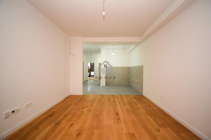 Trosoban stan 100m2 + garaža, Centar - Podgorica