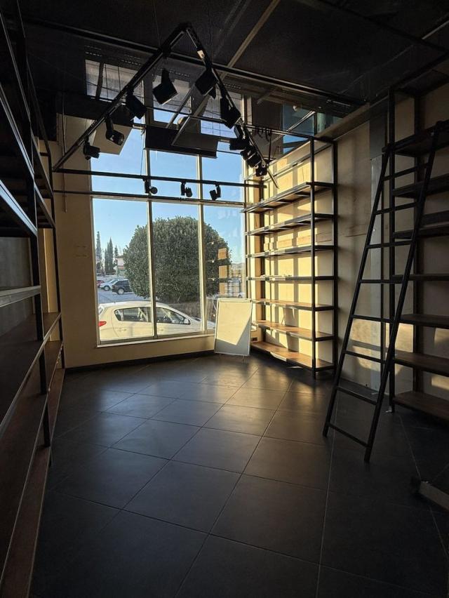 Poslovni objekat, 740m2, Mahala, Zeta