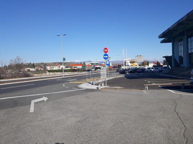 Poslovni objekat, 740m2, Mahala, Zeta