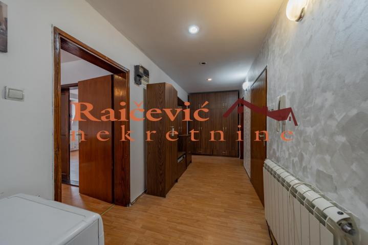 ZVEZDARA UCITELJSKO NASELJE 250m2 , T ,2700e