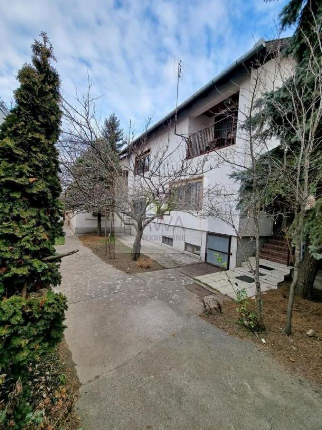 Sombor – dve kuće na jednom placu, 147m2, Mlake