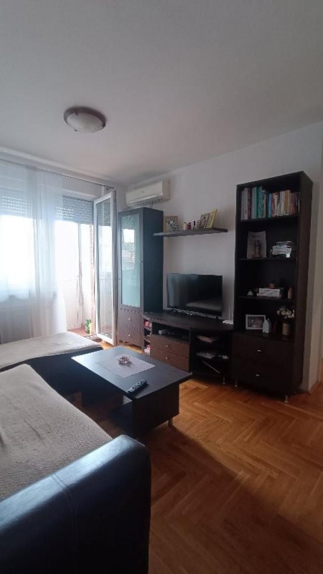 Namešten dvosoban stan 43m2 na odličnoj lokaciji - Bore Prodanovića
