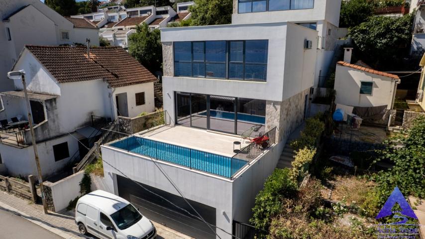 Prodaja, Kuća, 200m2 , KRAŠIĆI
