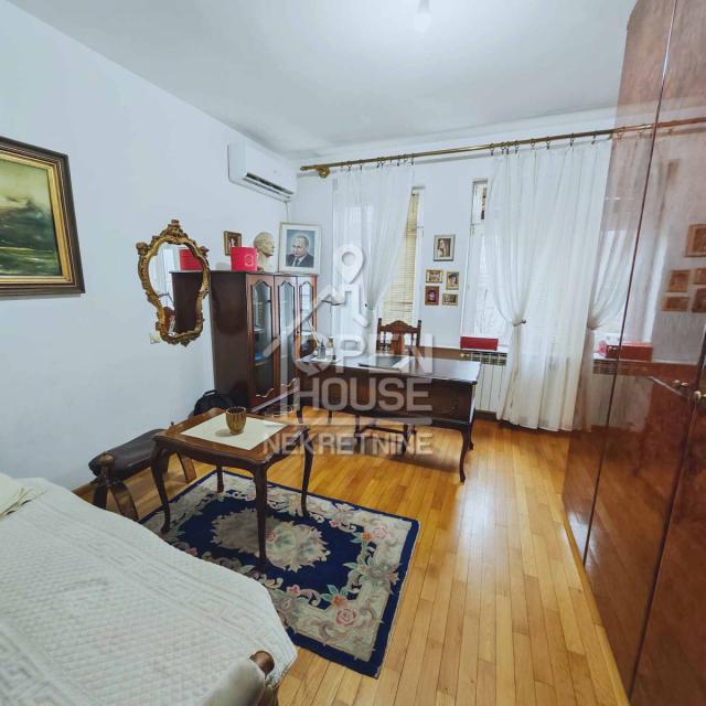  Stan na dva nivoa 110 m², treći sprat, Stari grad, Beograd