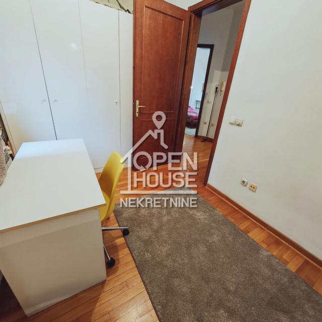  Stan na dva nivoa 110 m², treći sprat, Stari grad, Beograd