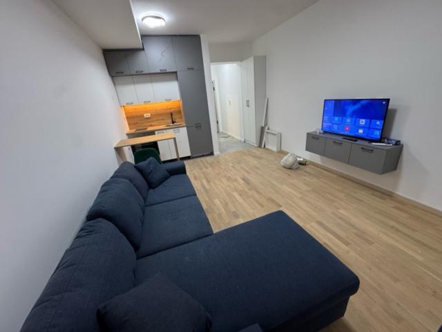 Lijepo namještena garsonjera, 24m², Malo brdo, Podgorica