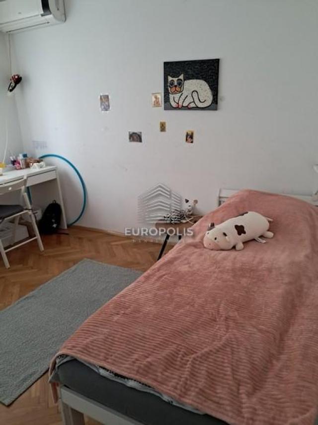 Trosoban stan na Čuburi adaptibilan u 3.5 ID#9128