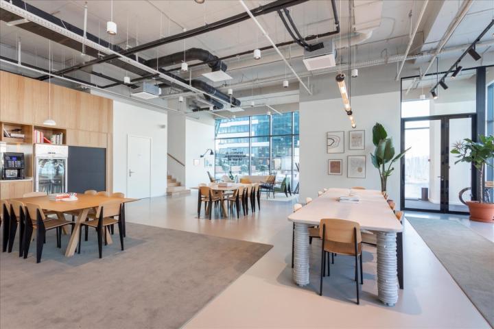 Bukirajte rezervisano coworking mesto na lokaciji Spaces Navigator II