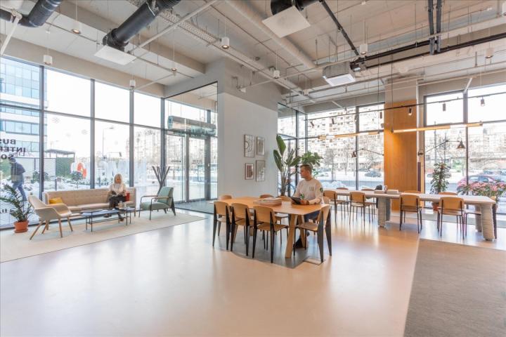 Bukirajte rezervisano coworking mesto na lokaciji Spaces Navigator II
