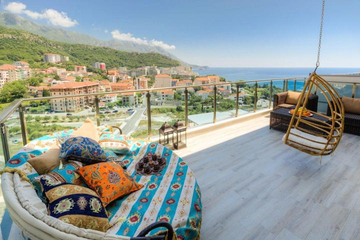 Penthouse for sale in the residential complex “Volna” in Becici. 